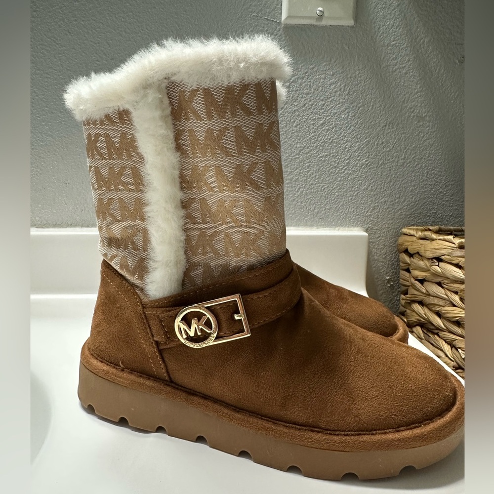 Girls Michael Kors Tan Boots with White Faux Fur Trim